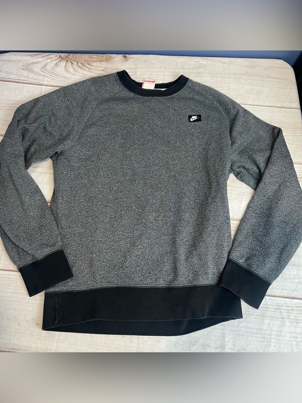 Nike Men’s Gray Shoebox Crewneck Sweatshirt red tag